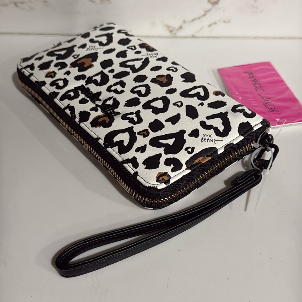Betsey Johnson Leopard Heart Print Wallet Wristlet - Picture 6 of 6